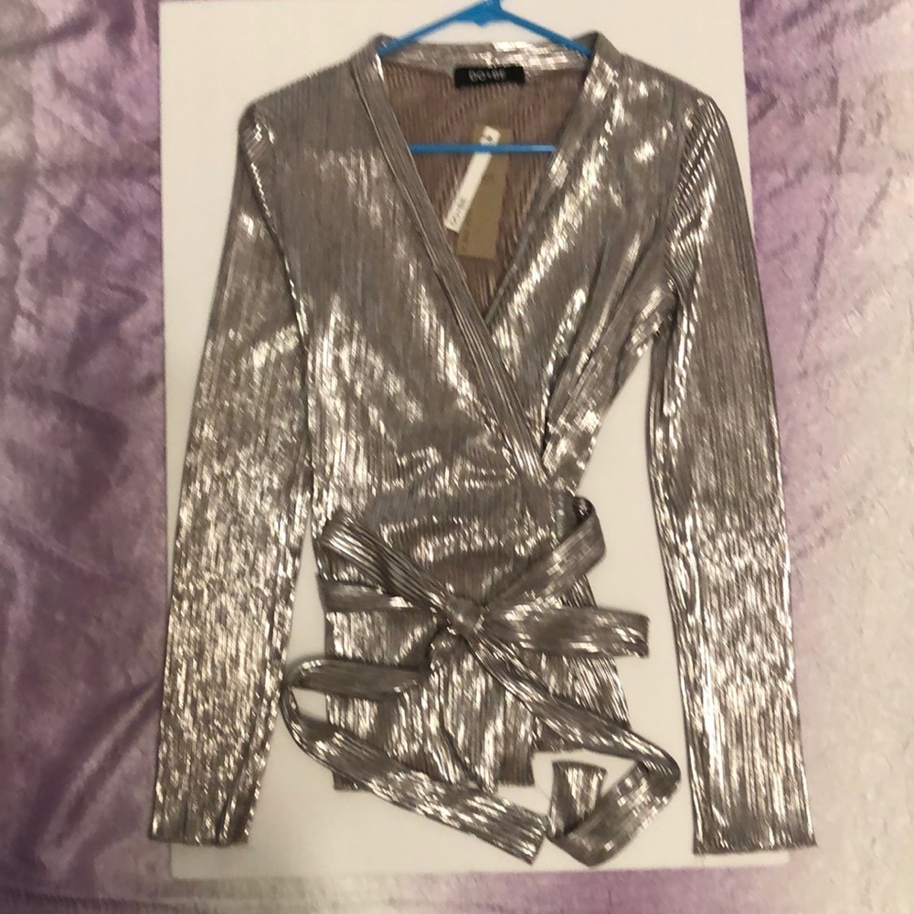 NEW DO + BE gorgeous silver blouse